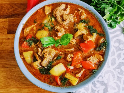 Zupa - gulasz z polędwiczki wieprzowej