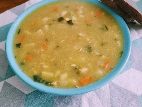 Zupa - gulasz z piersi z kurczaka z cukinią